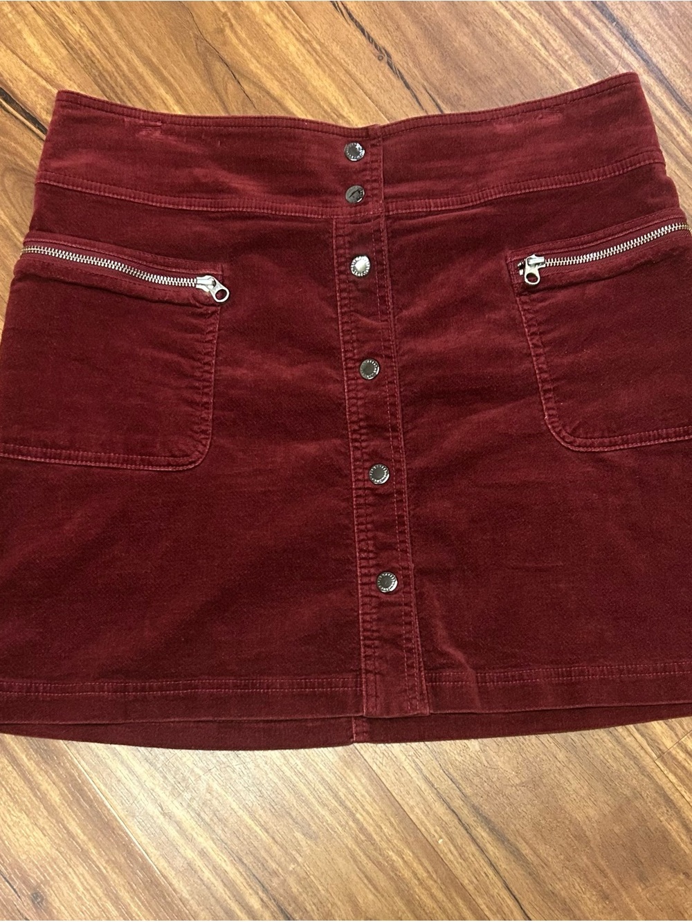 Women’s Gap High Rise Velvet Burgandy Mini Skirt Pockets Zip/ Snap Front 31 Soft